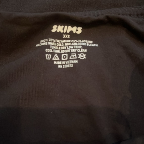 SKIMS Tube dress fits everybody - Picture 5 of 6